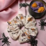 Limited Edition Halloween scrunchie με spooky σχέδια