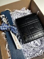 Ανδρική λαμπάδα με πορτοφόλι με γραμμικά σχέδια