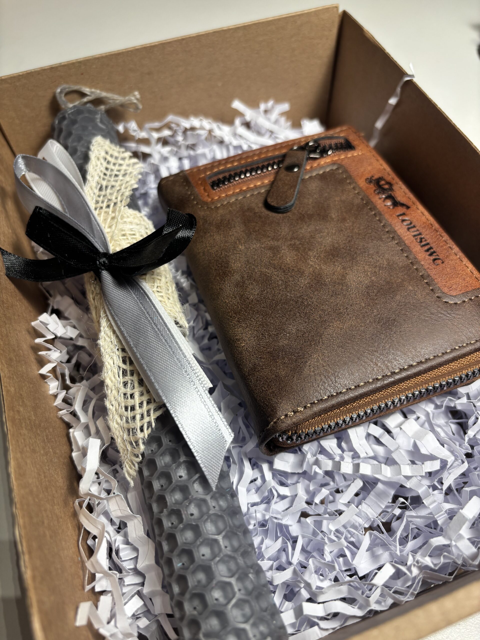 IMG_0307 Ανδρική λαμπάδα με καφέ καμηλό πορτοφόλι - Image 1