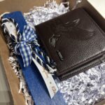 Ανδρική λαμπάδα με καφέ σκούρο πορτοφόλι