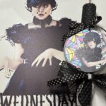 Λαμπάδα με την Wednesday με ξύλινο καδράκι