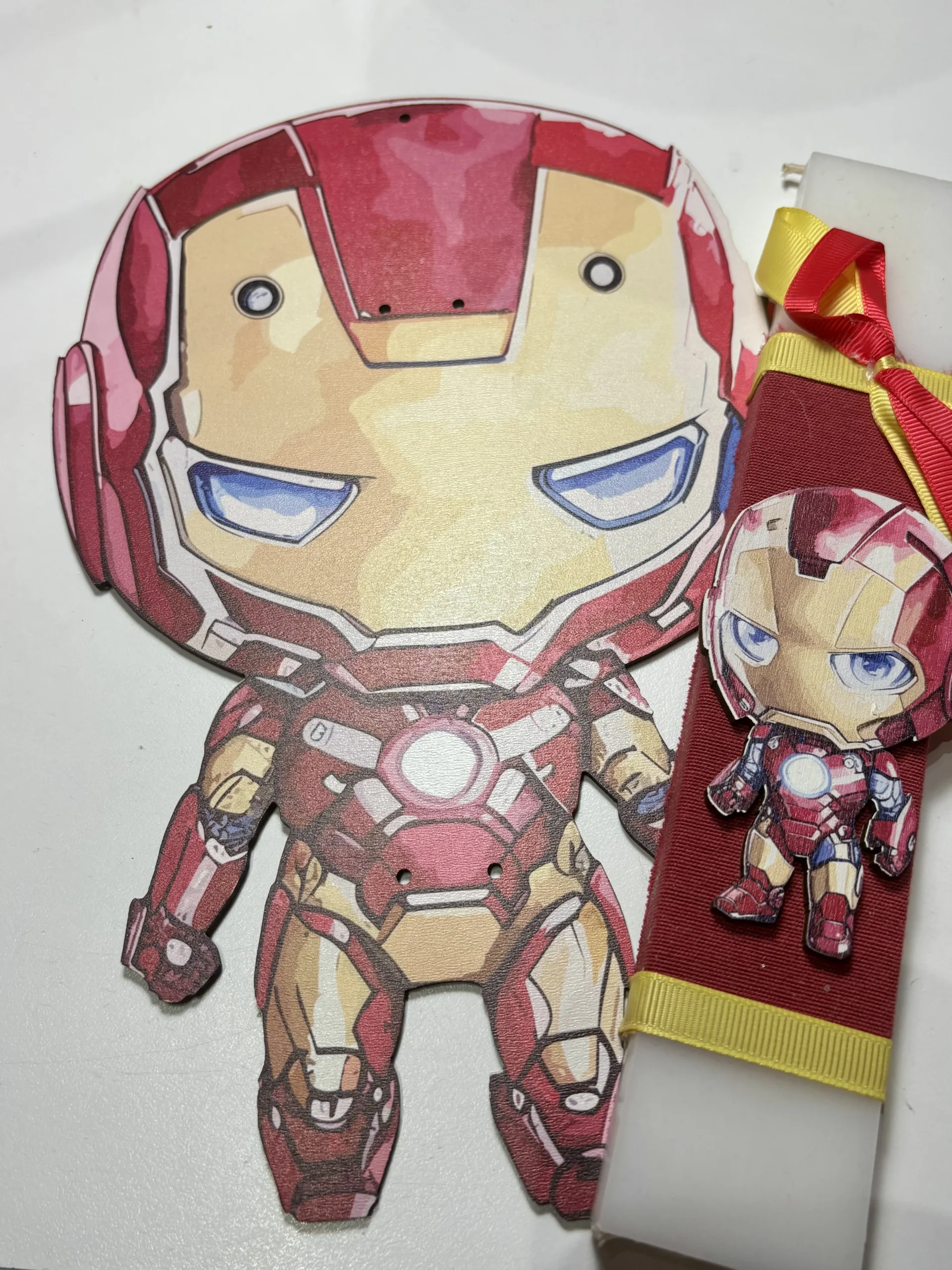 IMG_0553 Λαμπάδα με ξύλινο καδράκι iron man - Image 1