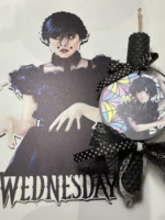 Λαμπάδα με την Wednesday με ξύλινο καδράκι